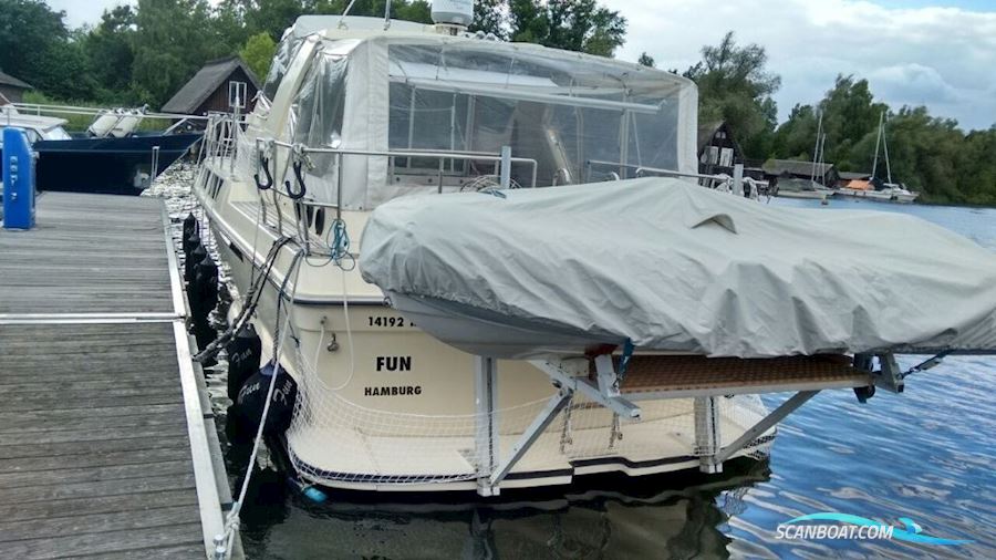 Coronet Commander 38`