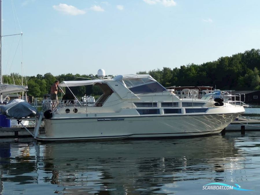 Coronet Commander 38`