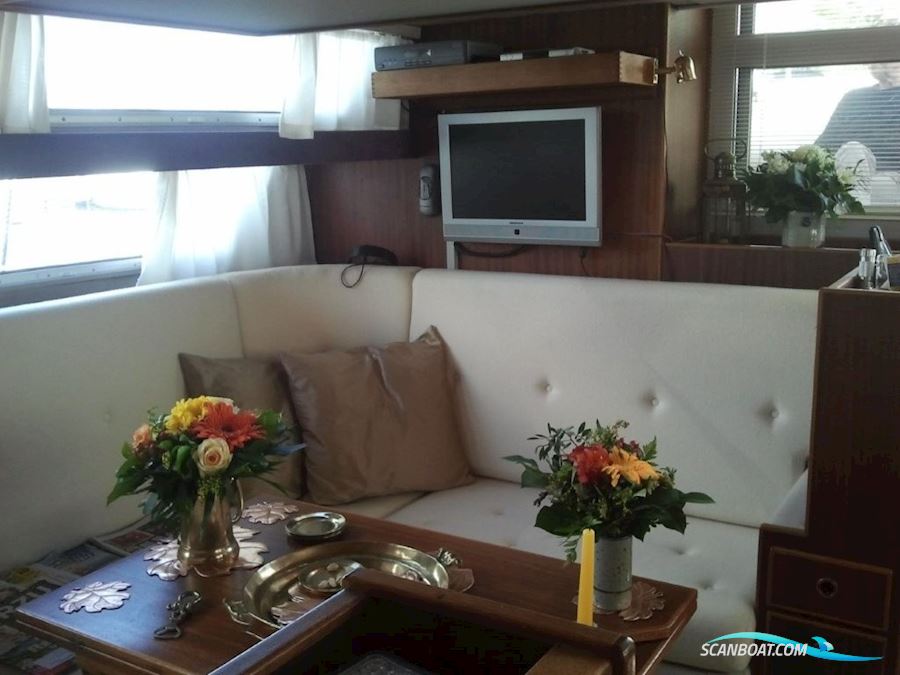 Coronet Commander 38`