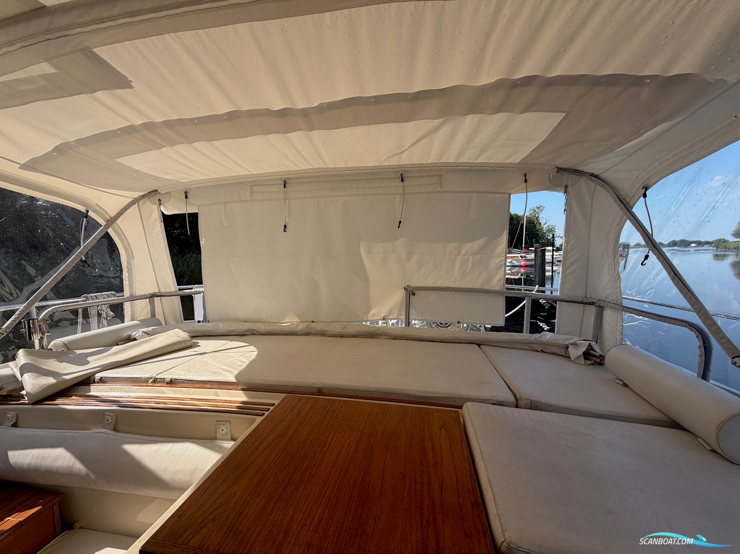 Coronet Commander 38`
