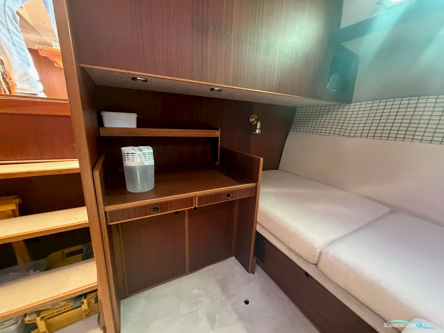 Coronet Commander 38`