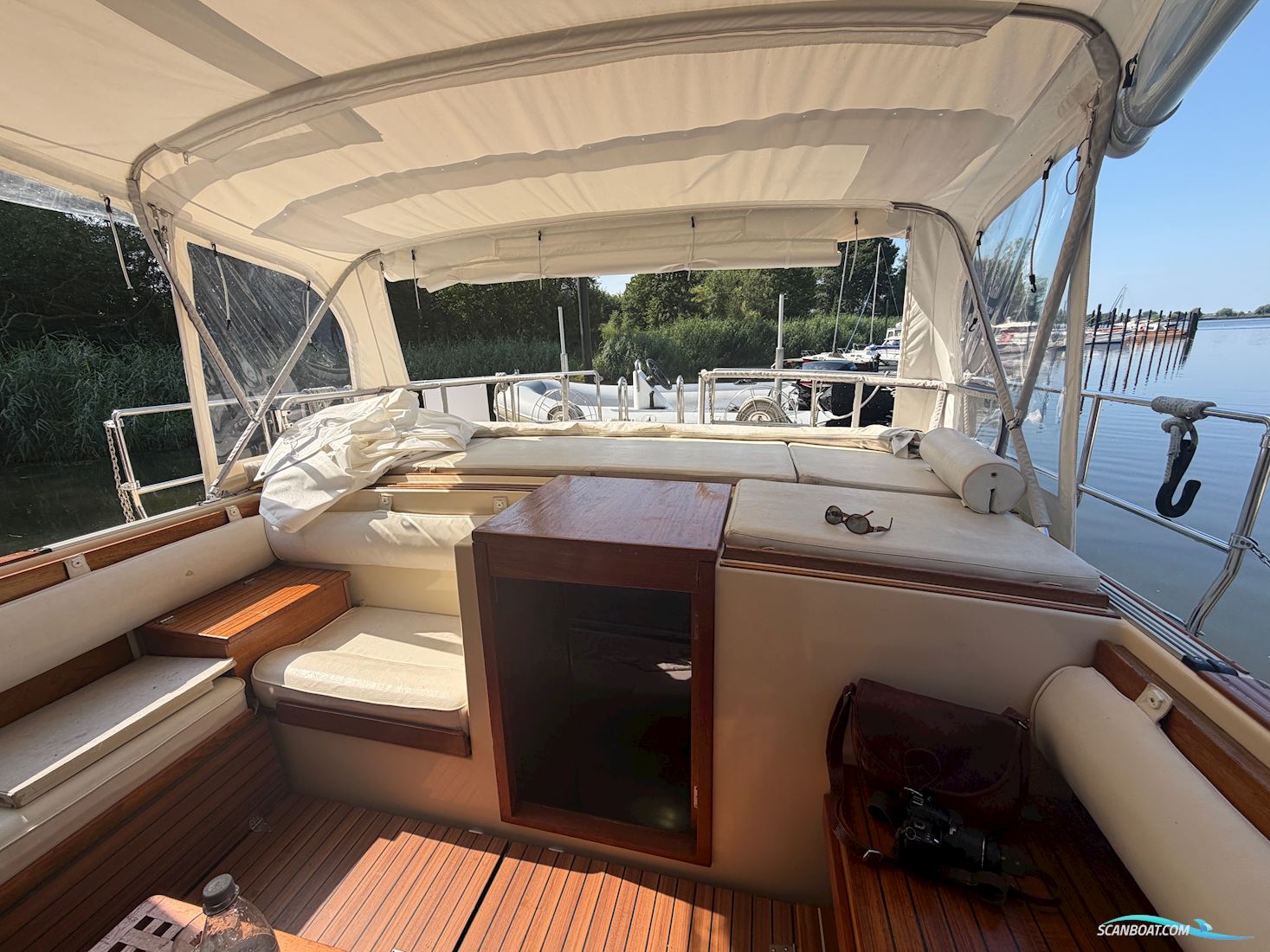 Coronet Commander 38`