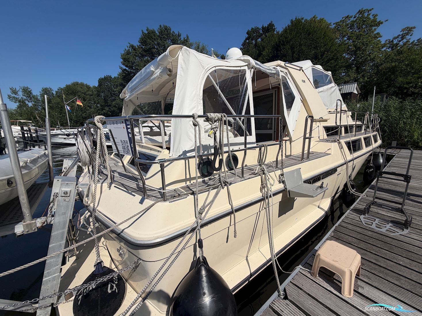 Coronet Commander 38`
