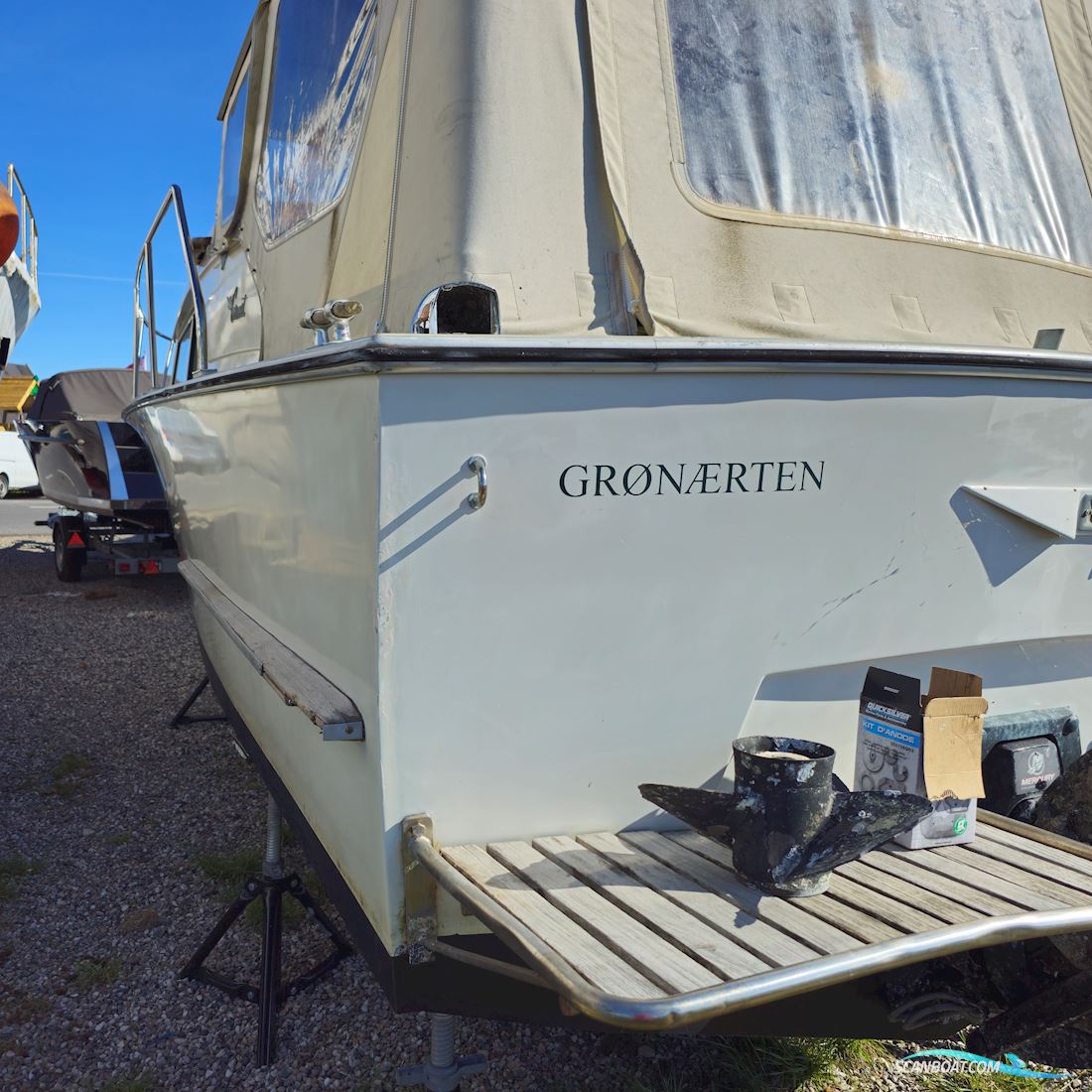 Coronet De Luxe 24 Cabin, Special Kun nu i April Nyere Mercury Motor