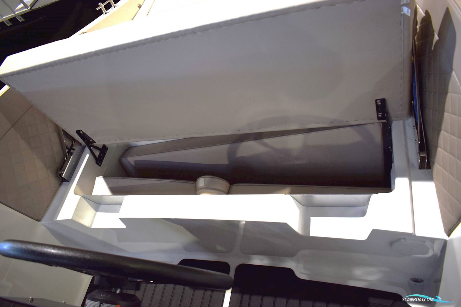 Corsiva 605 New Age - 25 HK Yamaha og udstyr