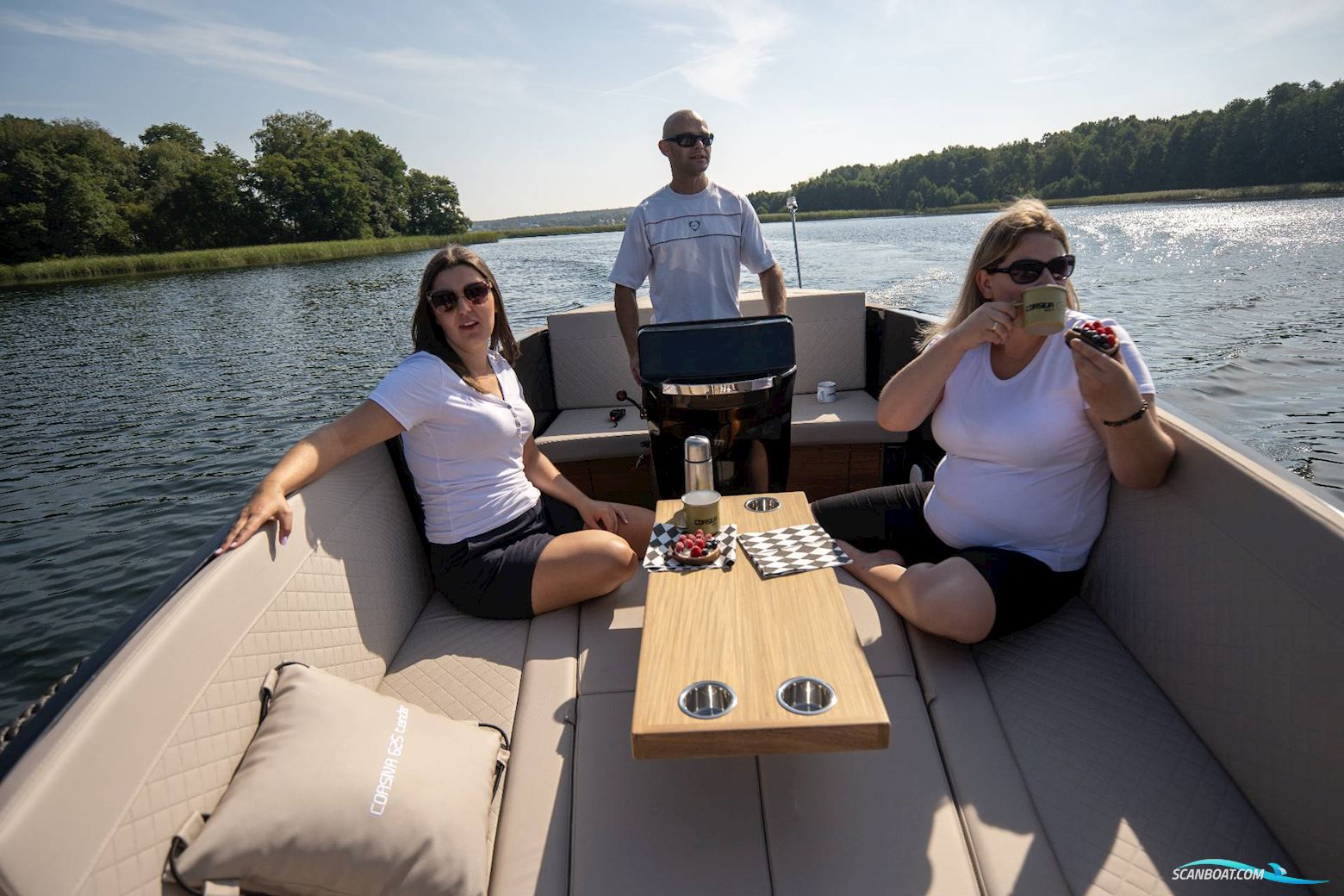 Corsiva 625 Tender 25 HK Yamaha/Udstyr