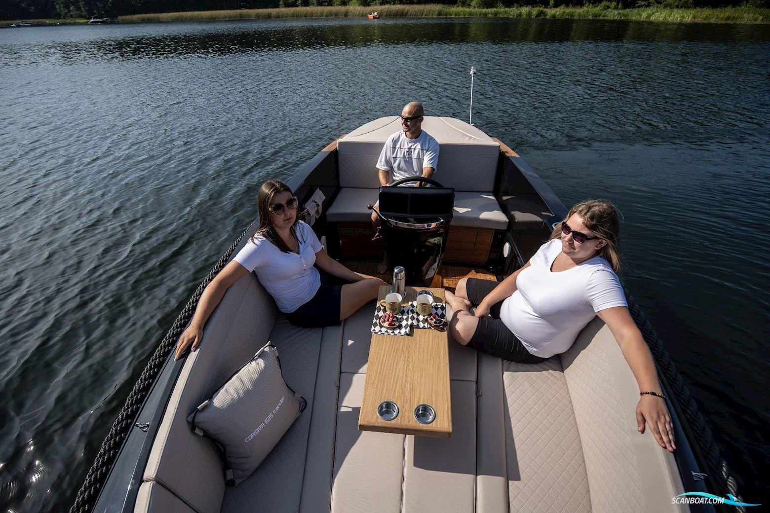 Corsiva 625 Tender 25 HK Yamaha/Udstyr