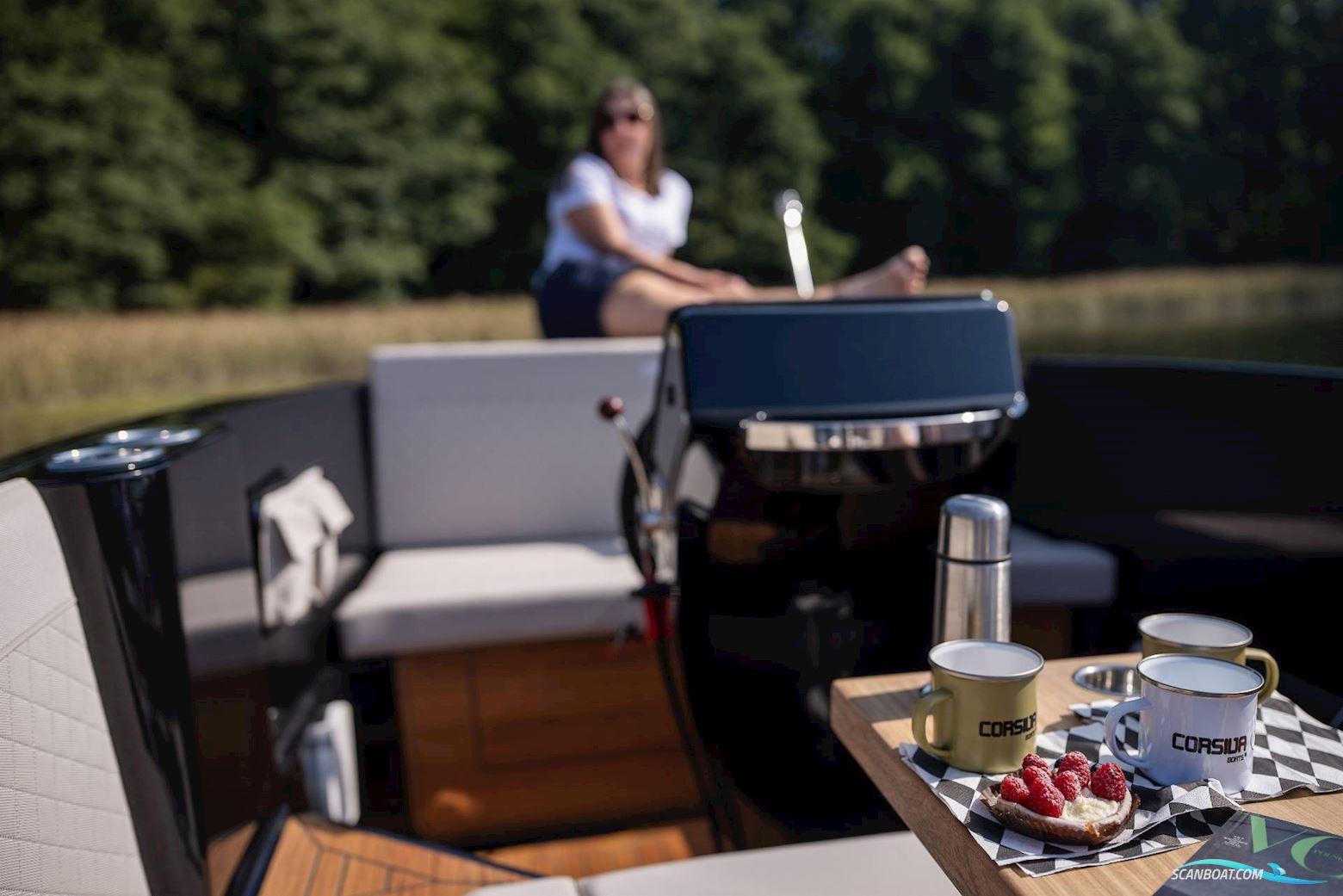 Corsiva 625 Tender 25 HK Yamaha/Udstyr