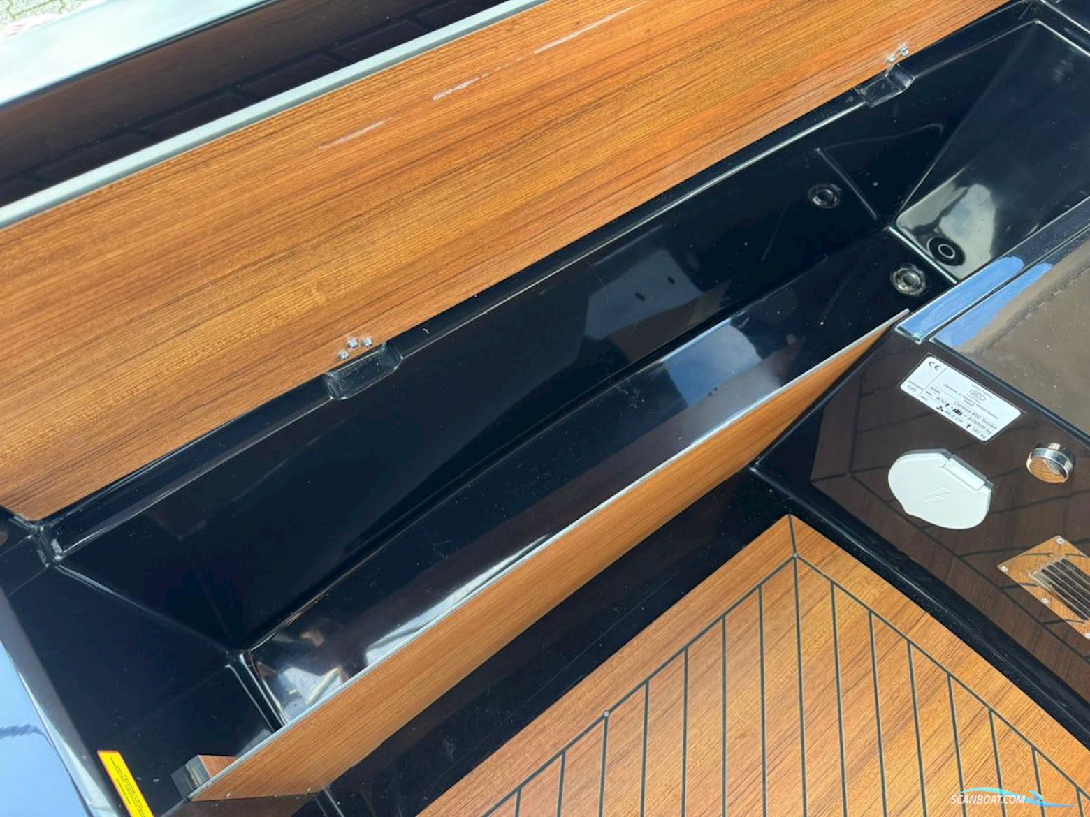 Corsiva 650 Tender Sold