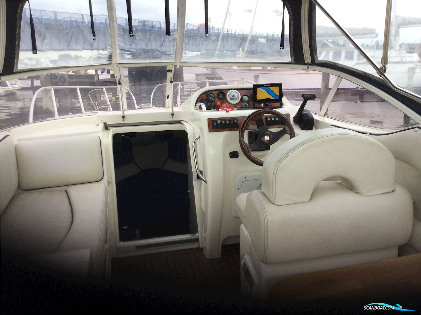 Coverline 710 Cabin