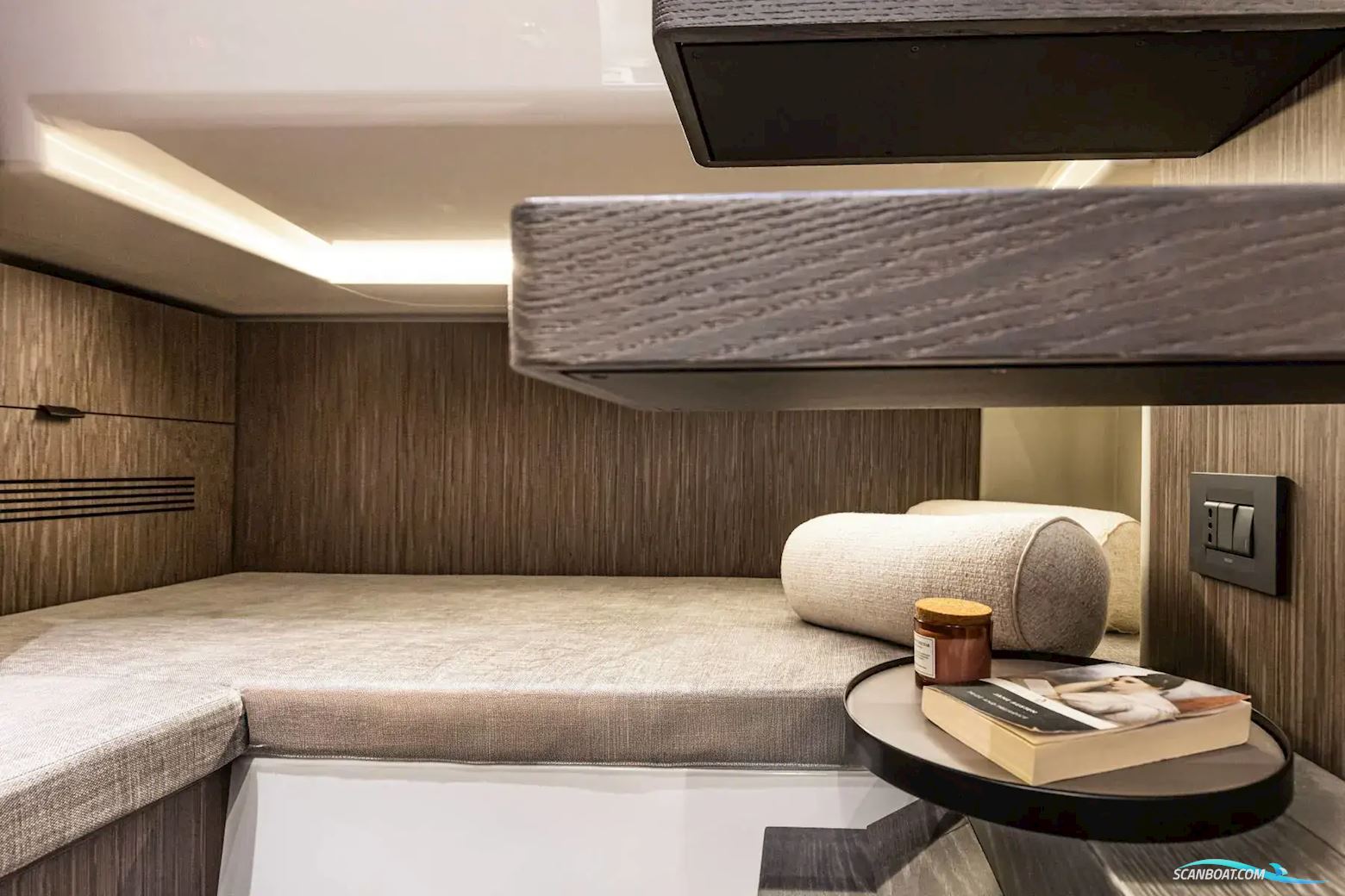 Cranchi A32 LT - New Preorder Fra