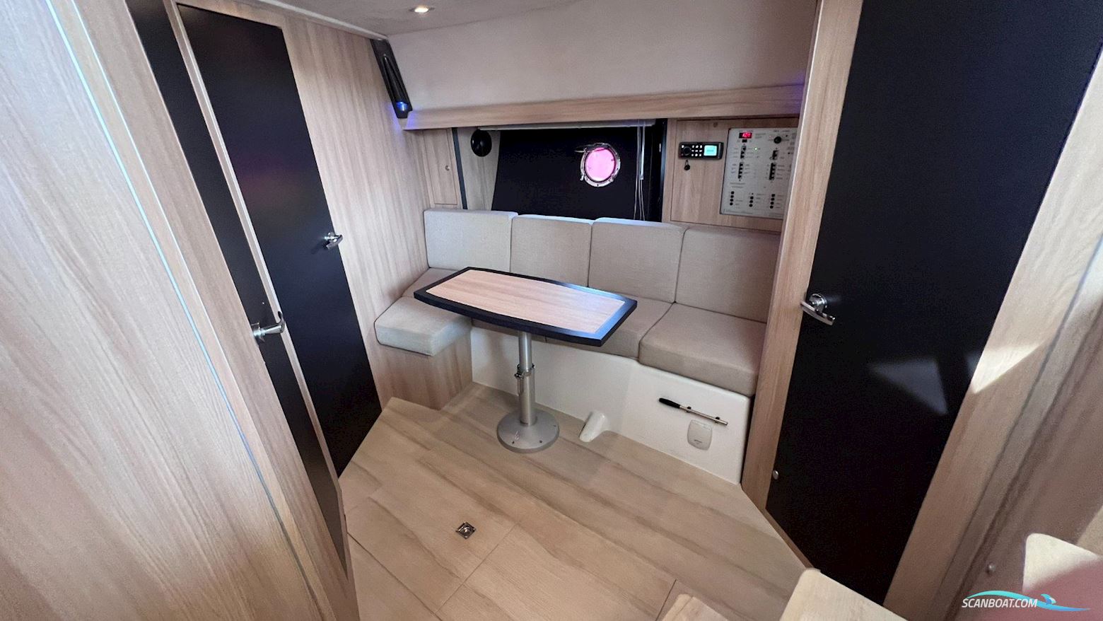 Cranchi M 38 HT - 2013 - DIESEL