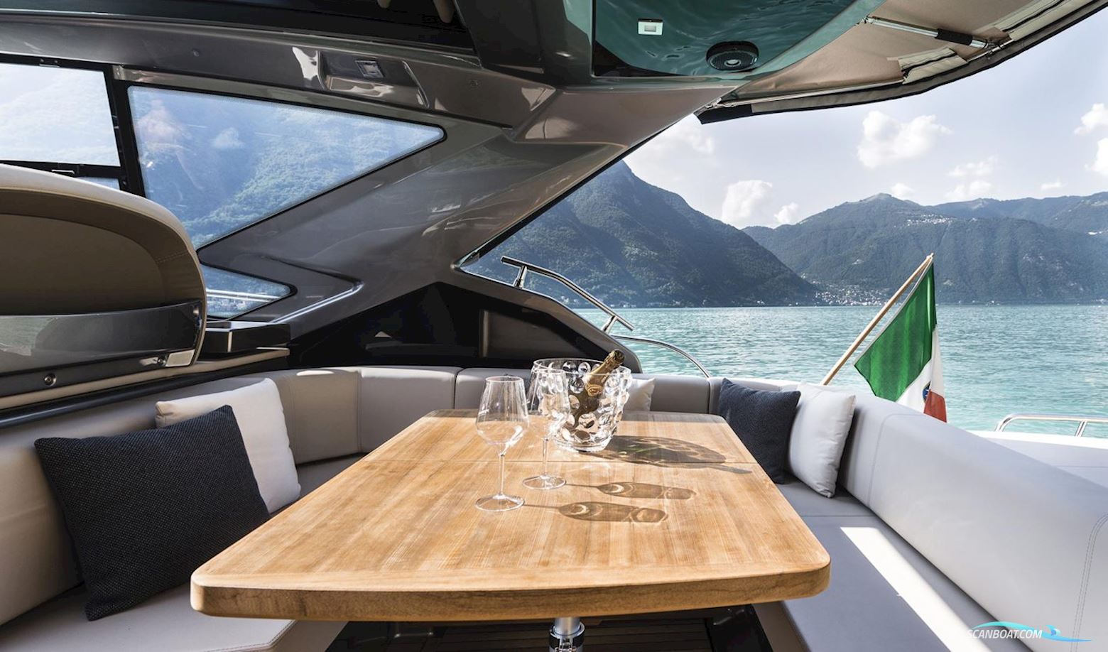 Cranchi M44 HT - preorder fra