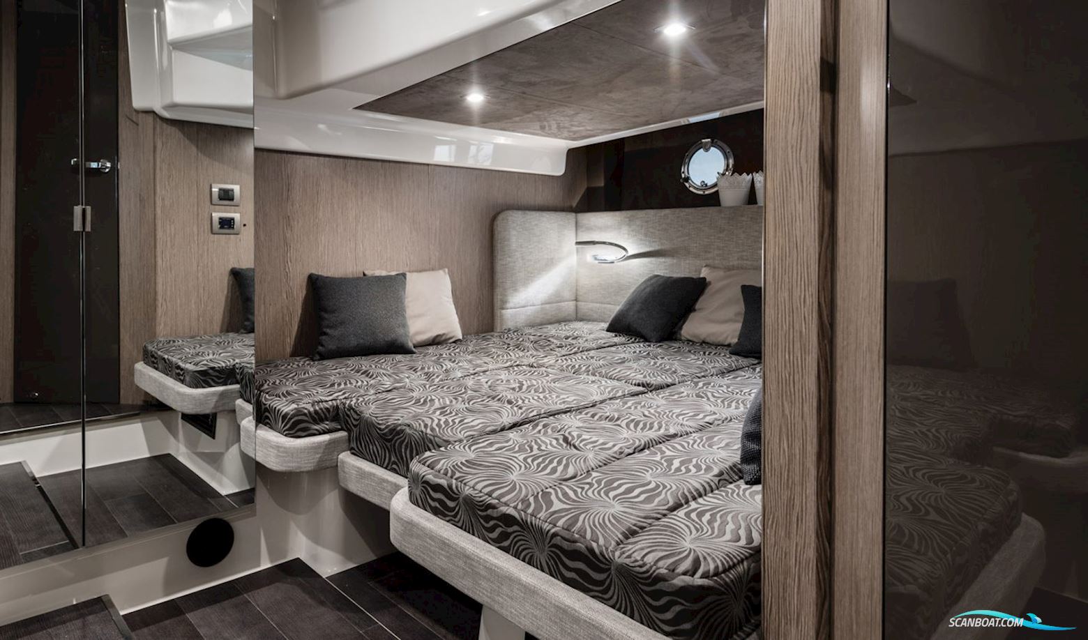 Cranchi M44 HT - preorder fra