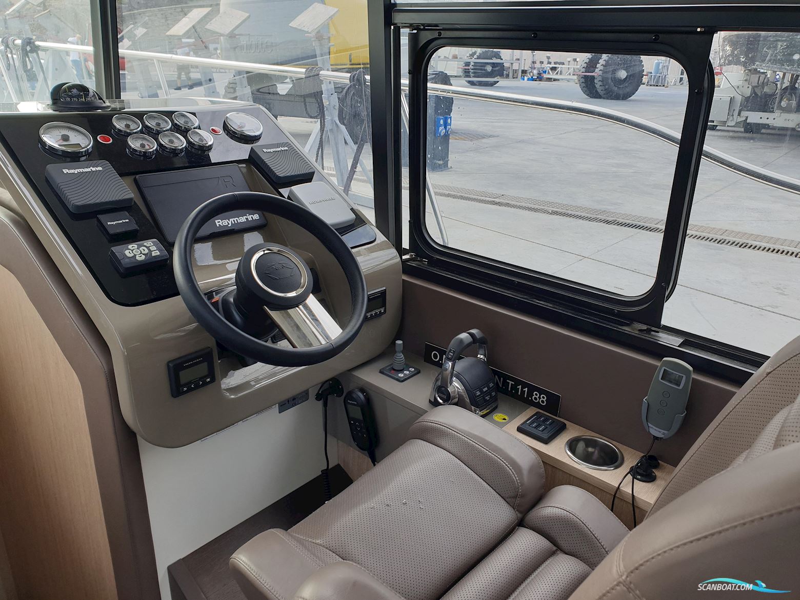 Cranchi T36 Crossover