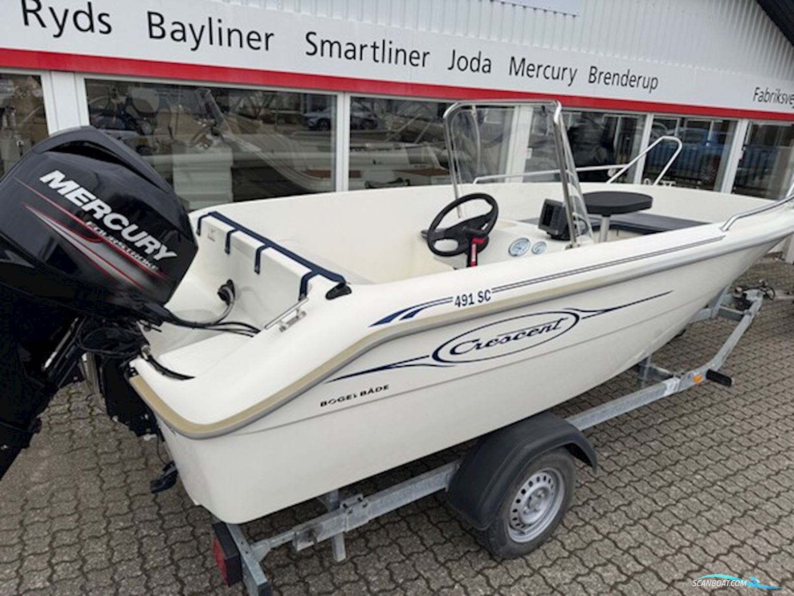 Crescent 491 SC med 60 hk Mercury-EFI og 750 kg Brenderup 18750UB bådtrailer