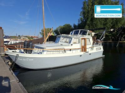 Crown Kruiser 970 Motorbåt 1988, med Mercedes motor, Holland