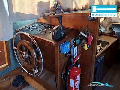 Crown Kruiser 970 Motorbåt 1988, med Mercedes motor, Holland