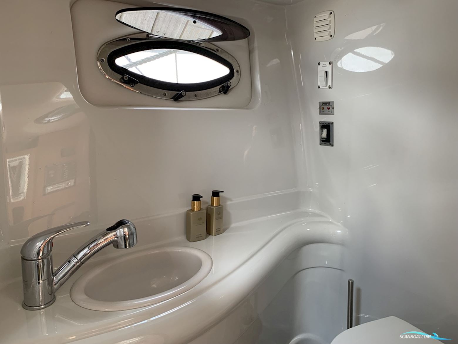 Crownline 280 CR