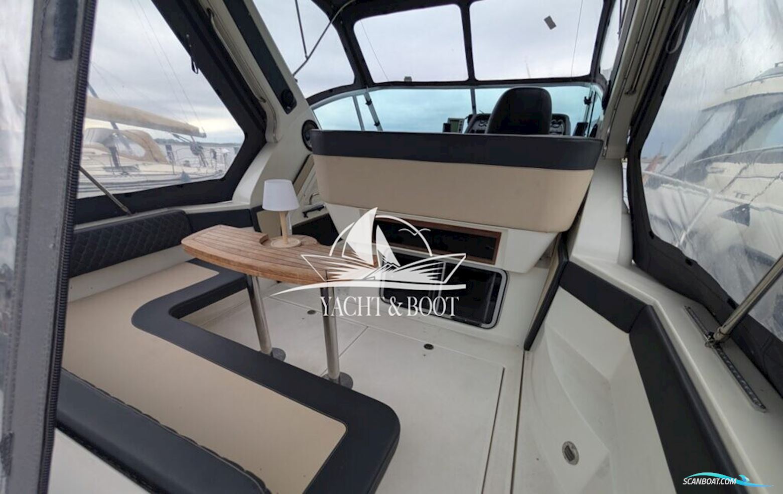 Cruiser Yachts 3270 Esprit