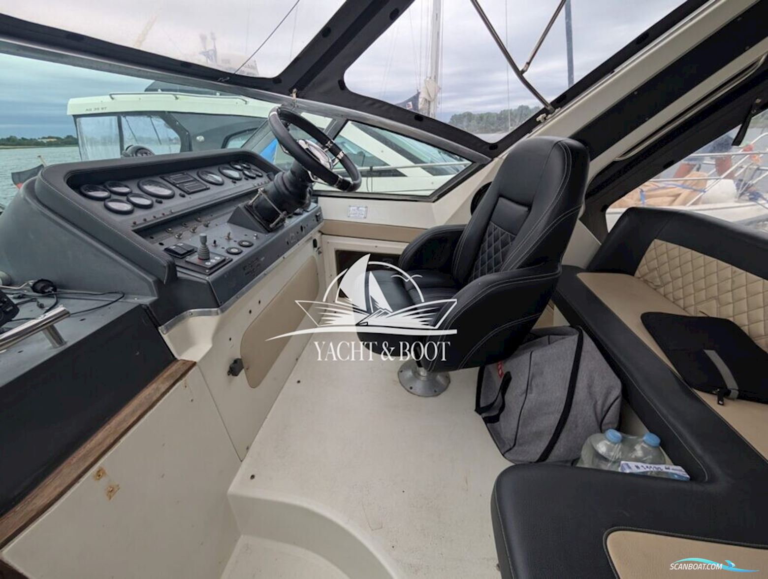 Cruiser Yachts 3270 Esprit