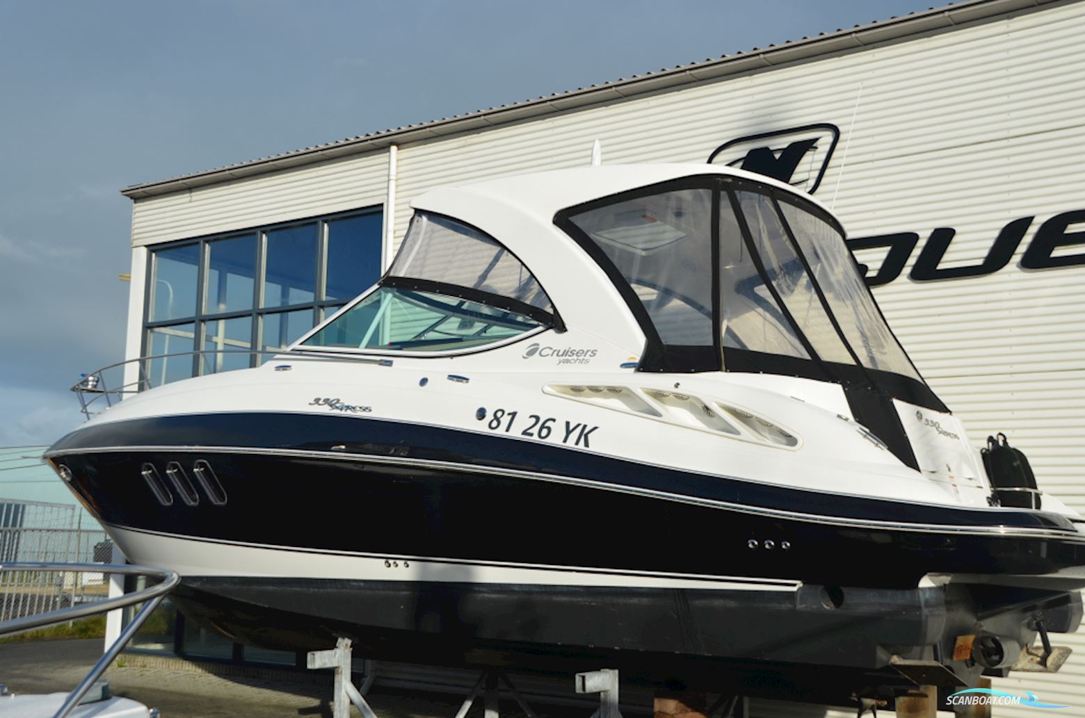 Cruisers 330 Express Motorbåt 2008, med Volvo Penta motor, Holland