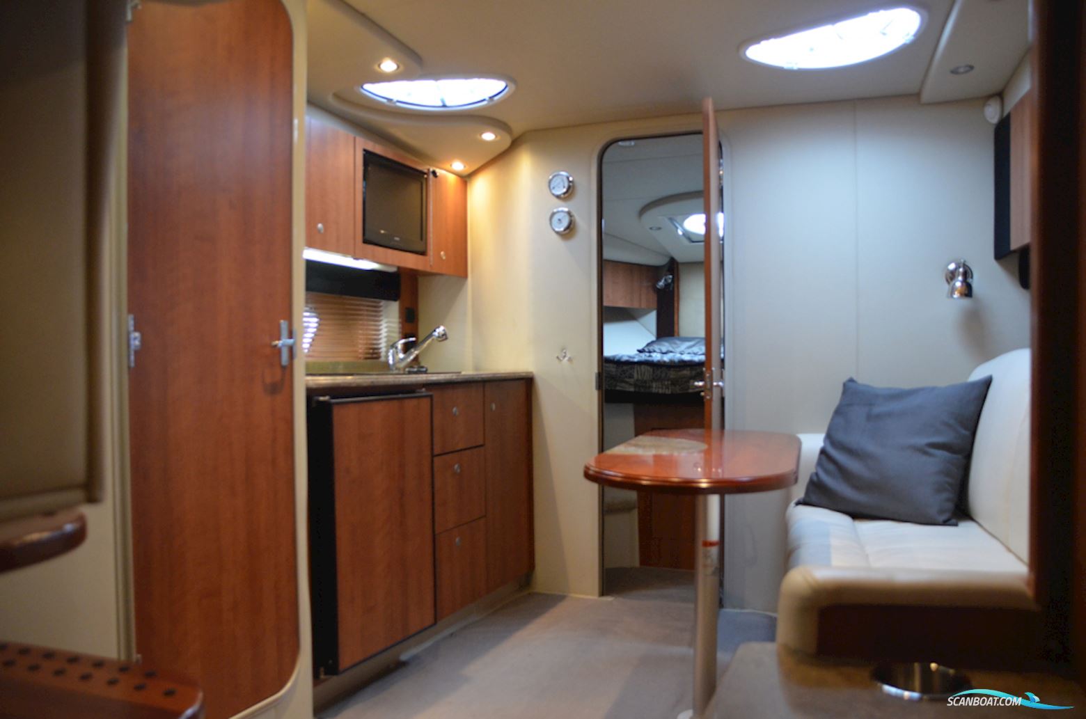 CRUISERS 330 Express