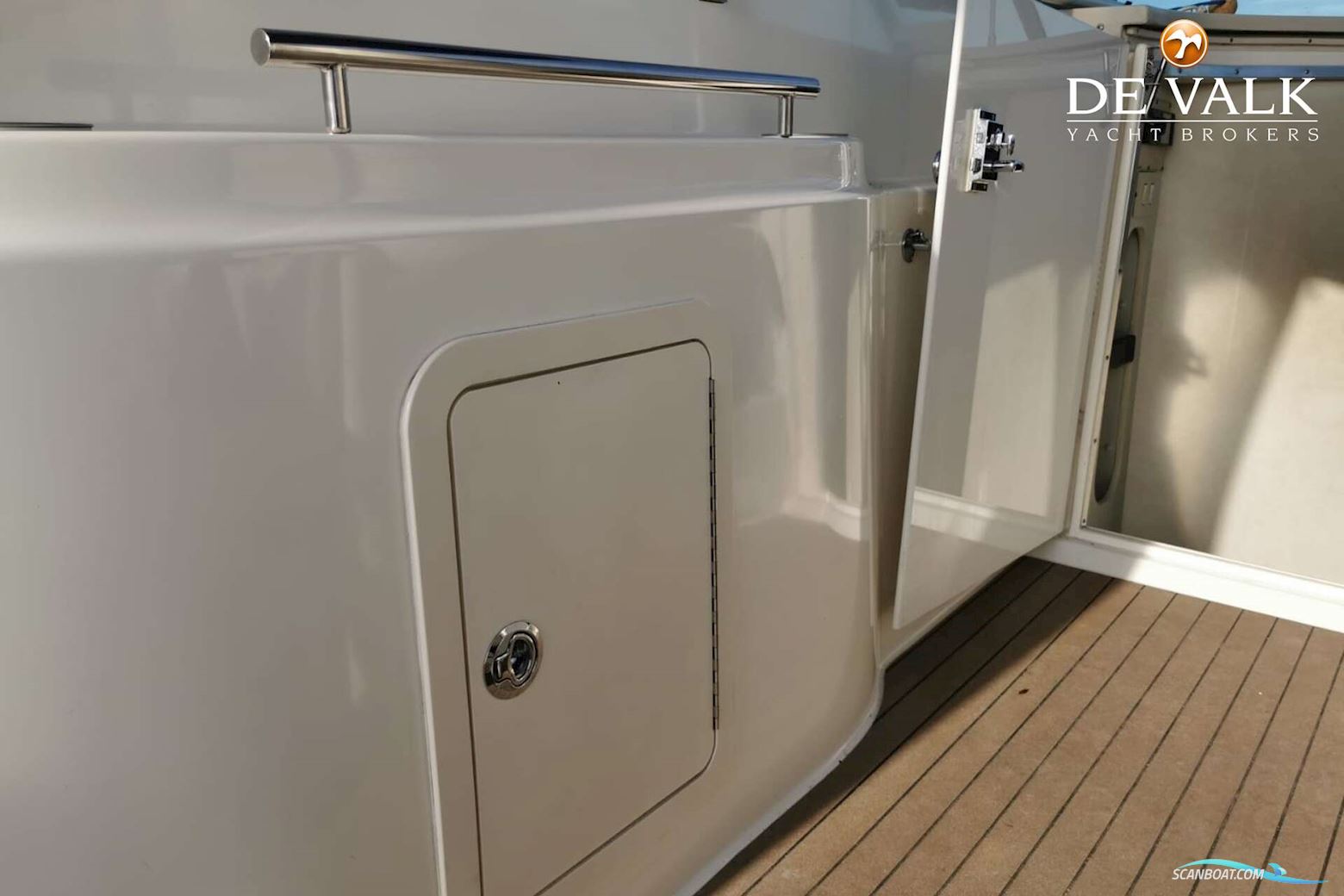 Cruisers Yachts 3075 Rogue