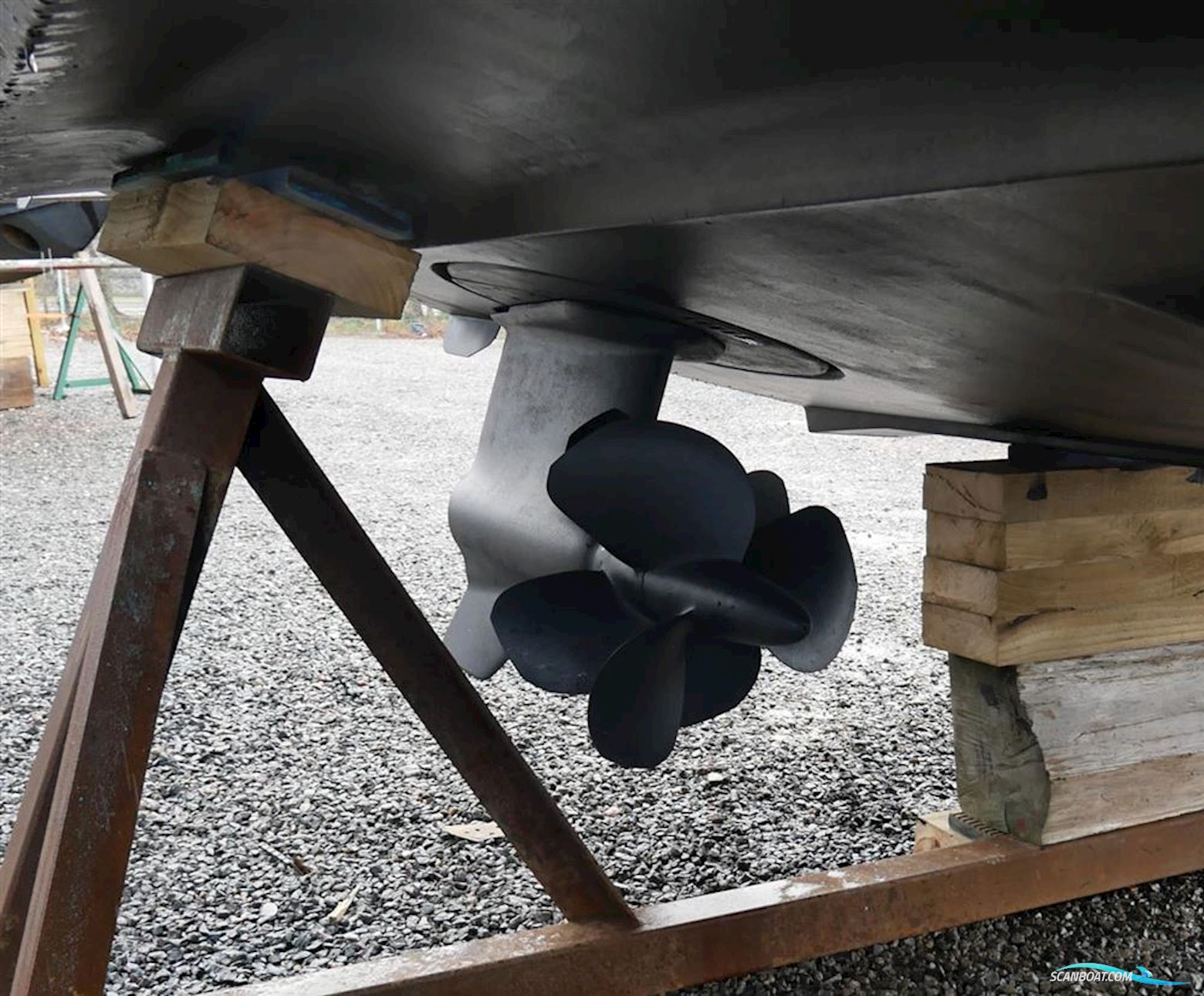 Cruisers Yachts 420 Express