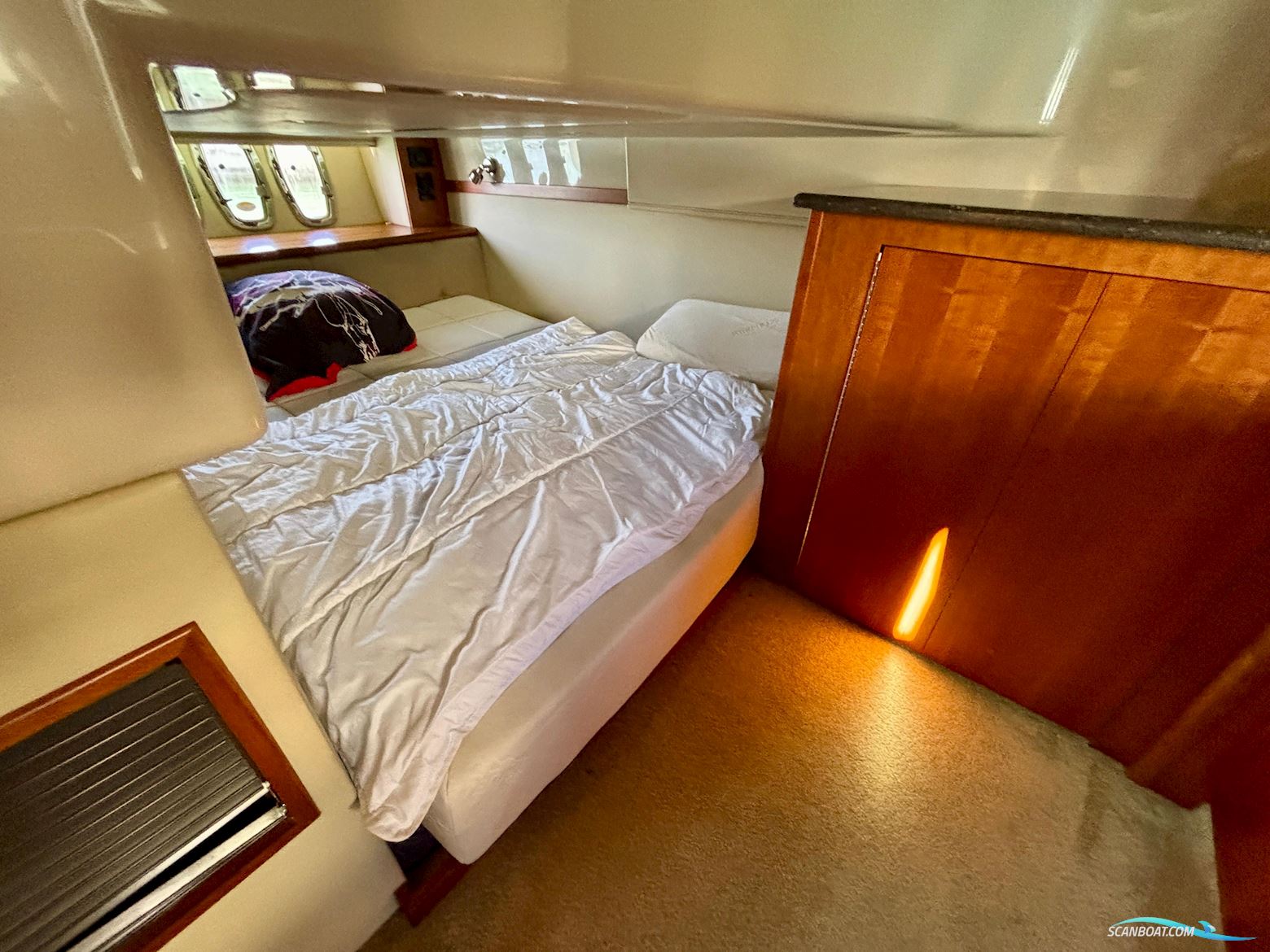 Cruisers Yachts 447 Sport Sedan