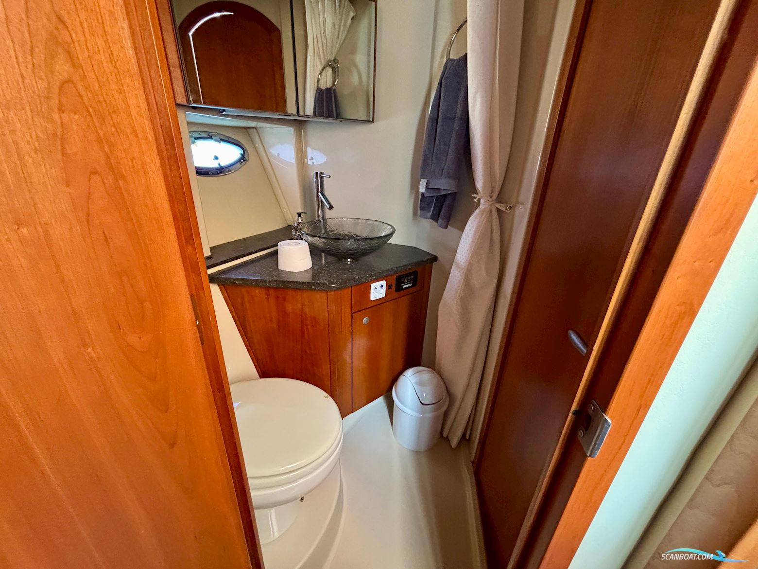 Cruisers Yachts 447 Sport Sedan