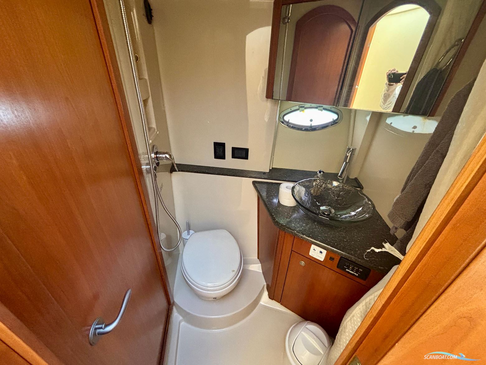 Cruisers Yachts 447 Sport Sedan