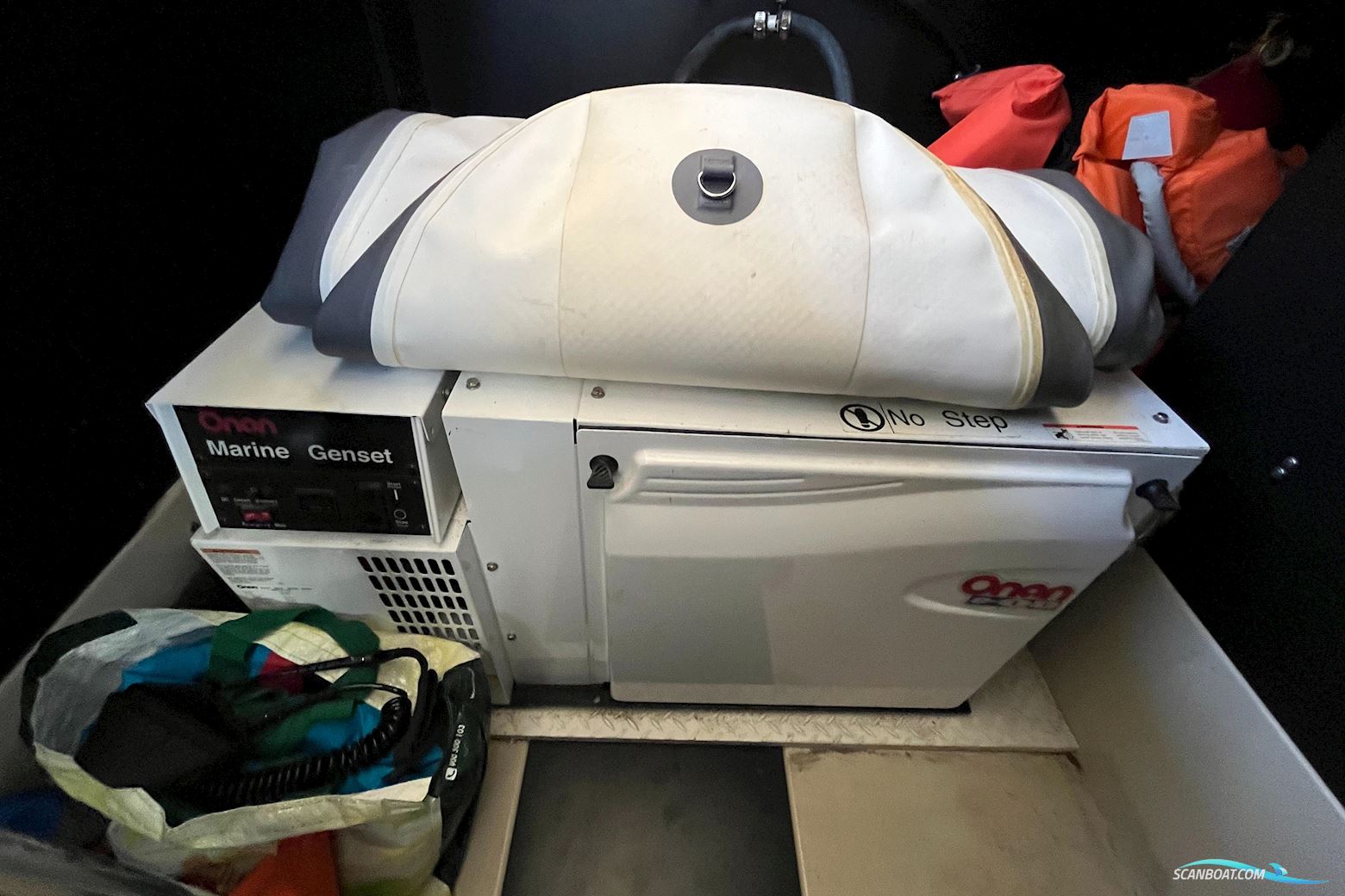 Cruisers Yachts 447 Sport Sedan