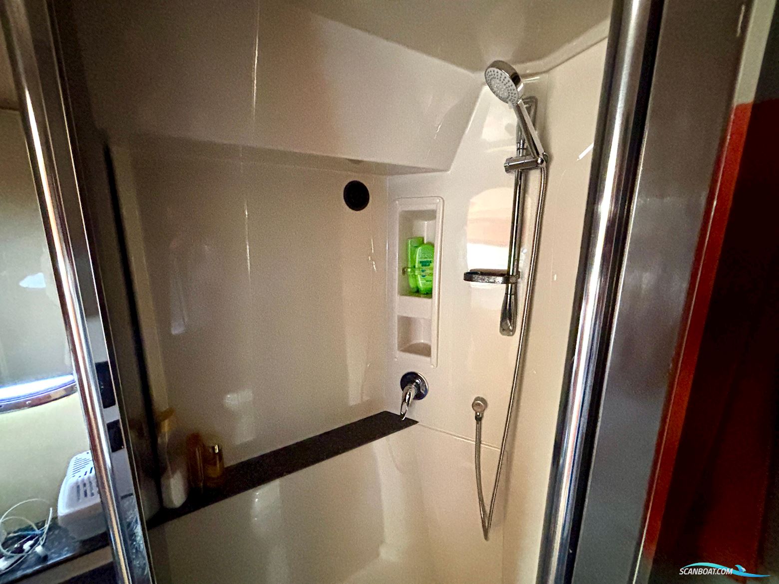 Cruisers Yachts 447 Sport Sedan