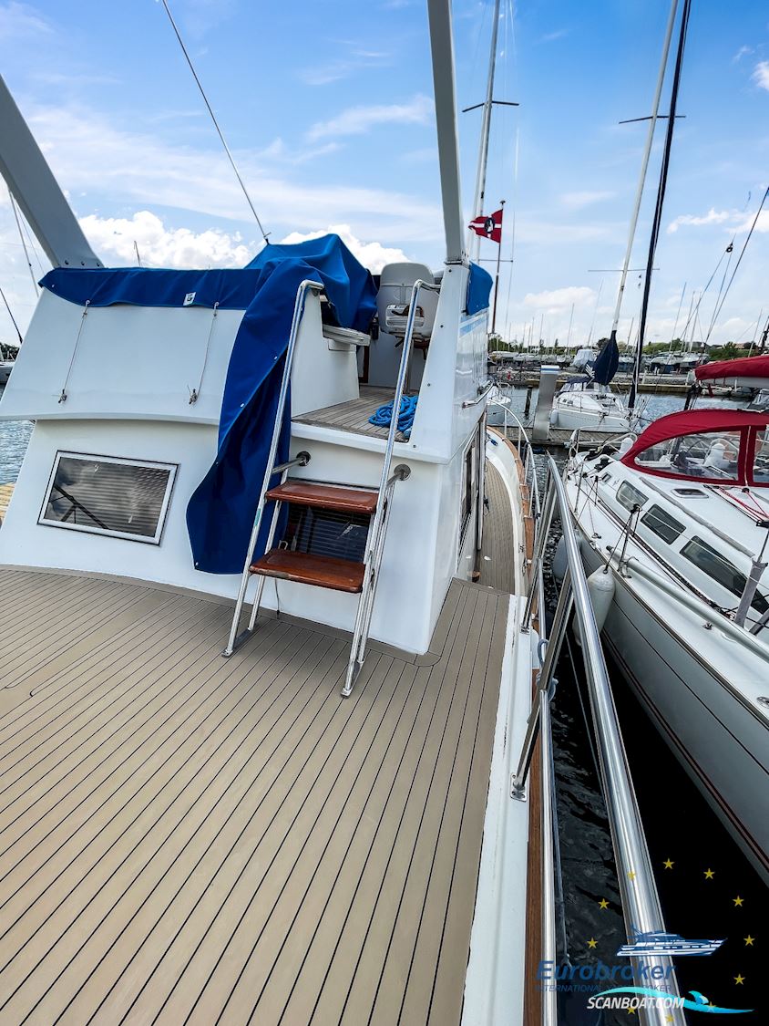 CT 35 Sun Deck Trawler