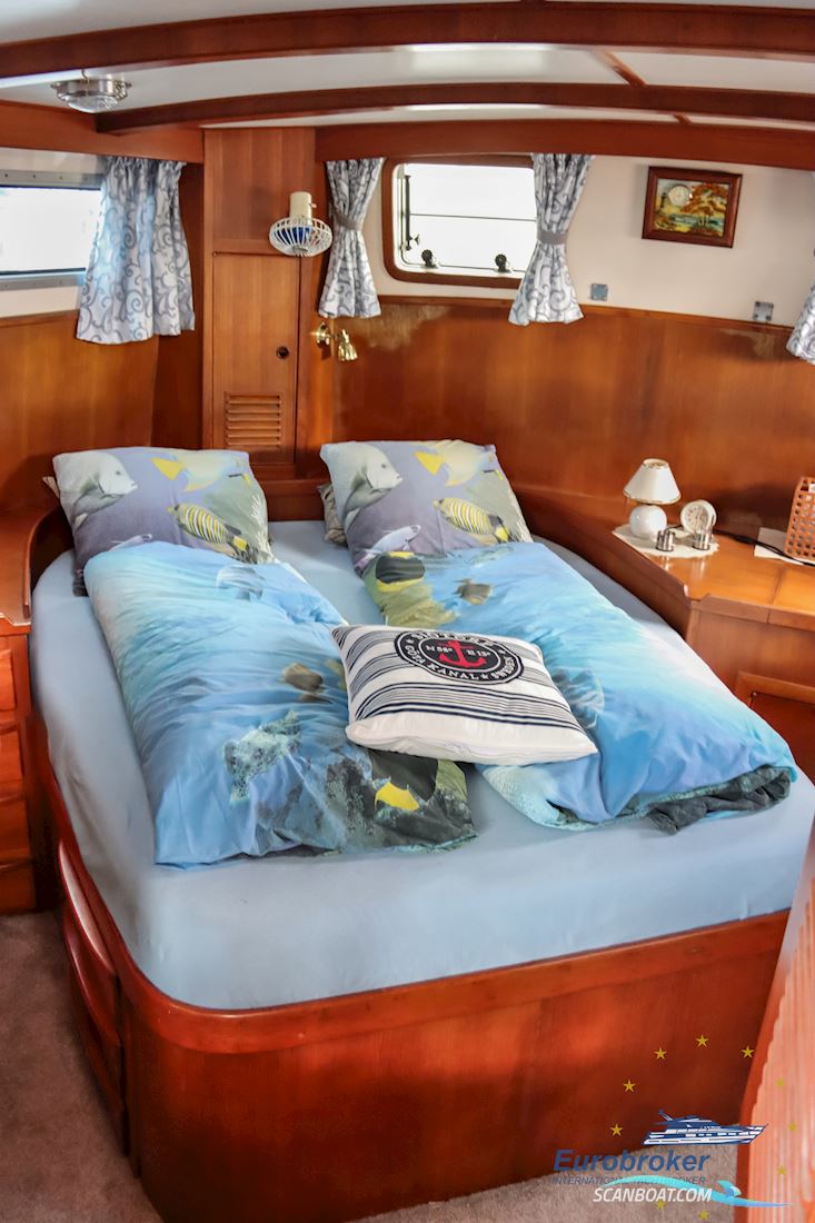 CT 35 Sun Deck Trawler