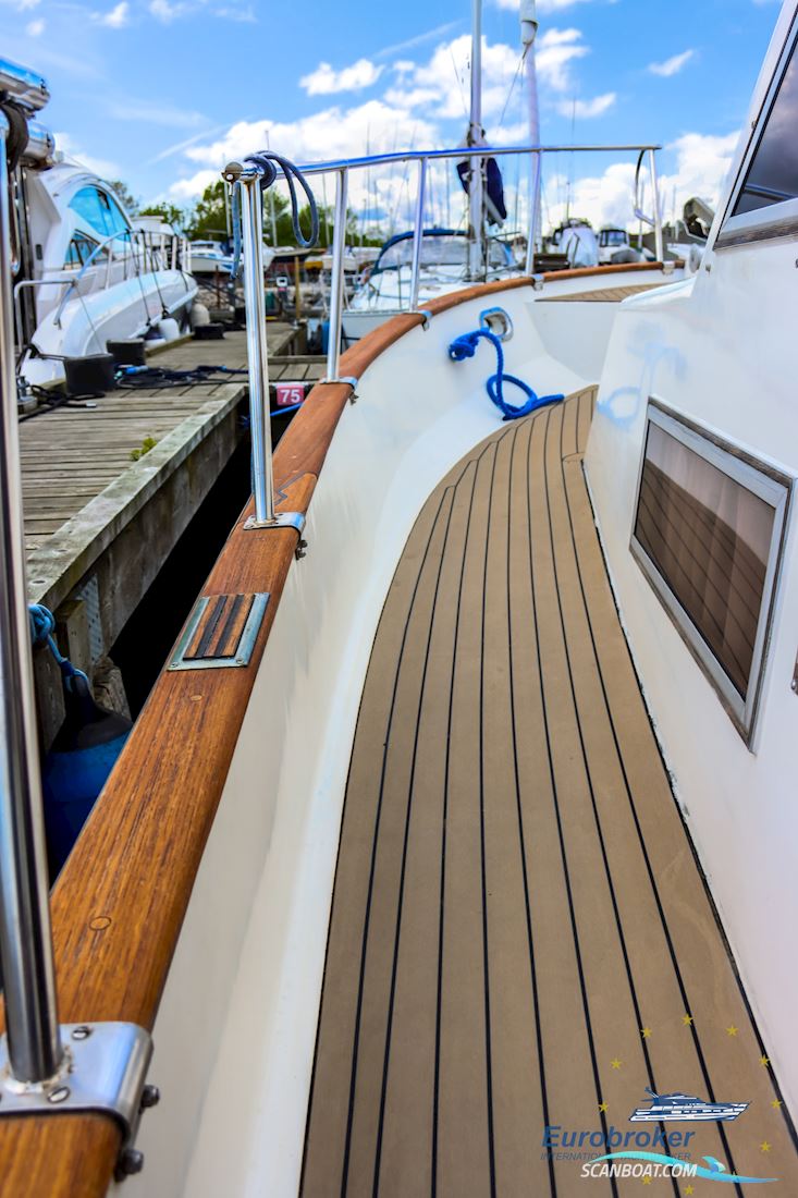 CT 35 Sun Deck Trawler