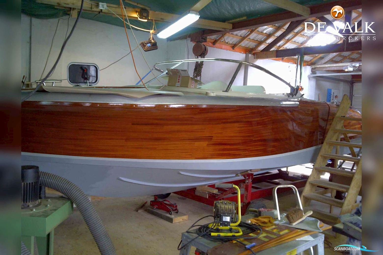 Custom Built Grp Daycruiser 9M
