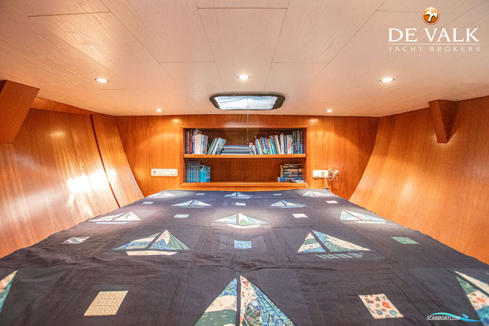 Custom Built Live Aboard 1800