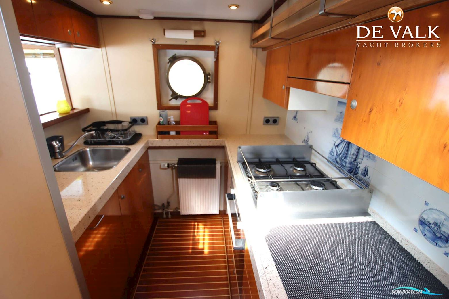 CUSTOM Explorer Trawler 1800