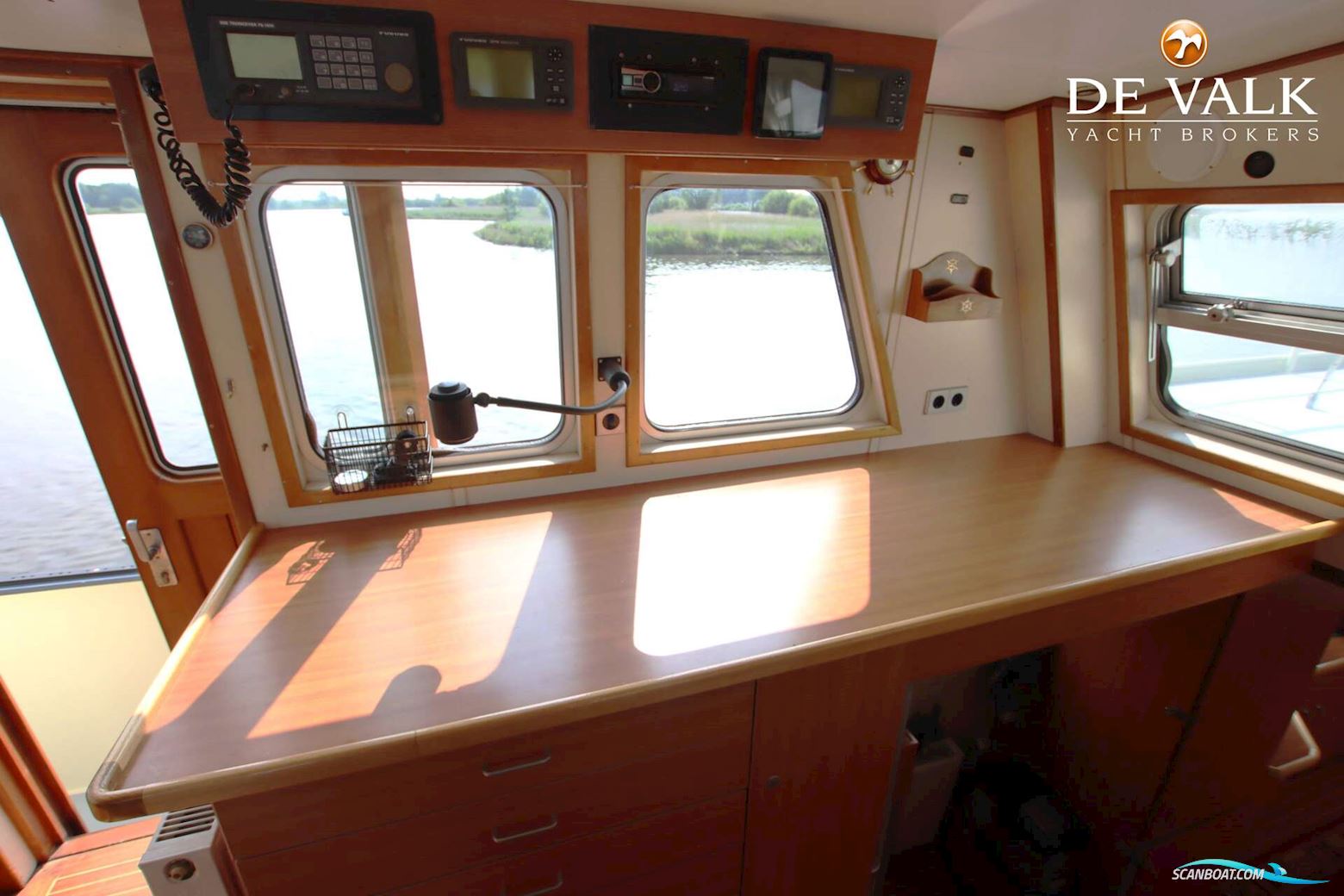 CUSTOM Explorer Trawler 1800