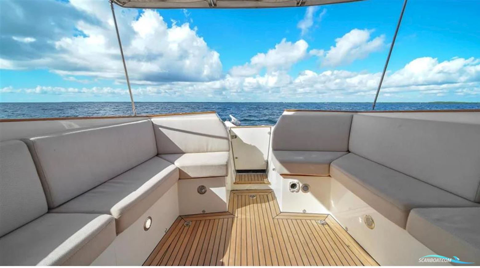 CUSTOM Gentlemans Motor Yacht