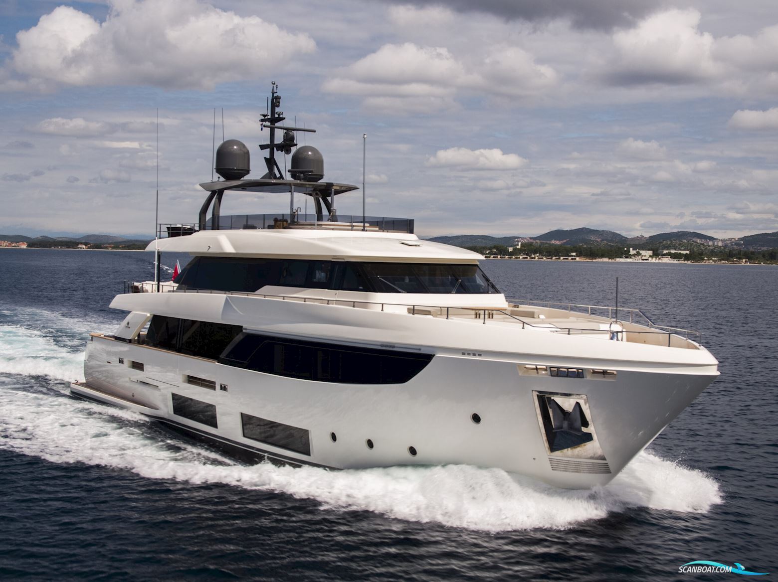 Custom Line Navetta 33