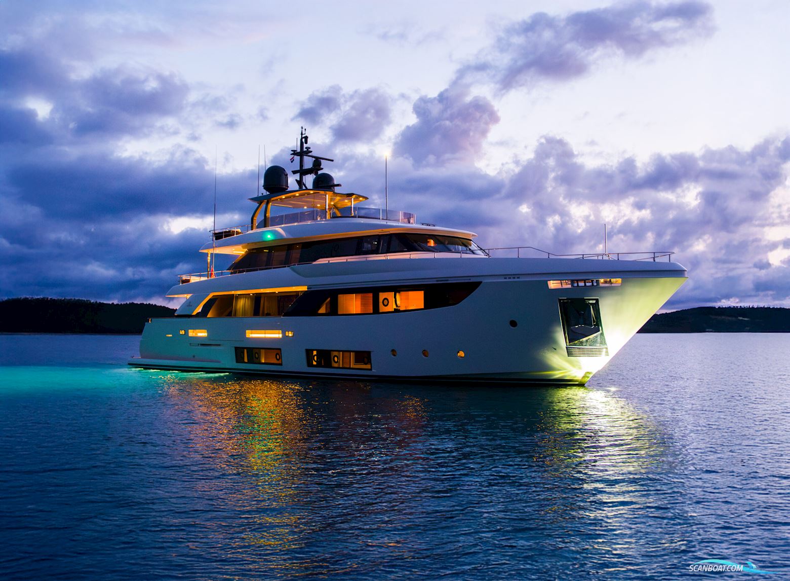 Custom Line Navetta 33