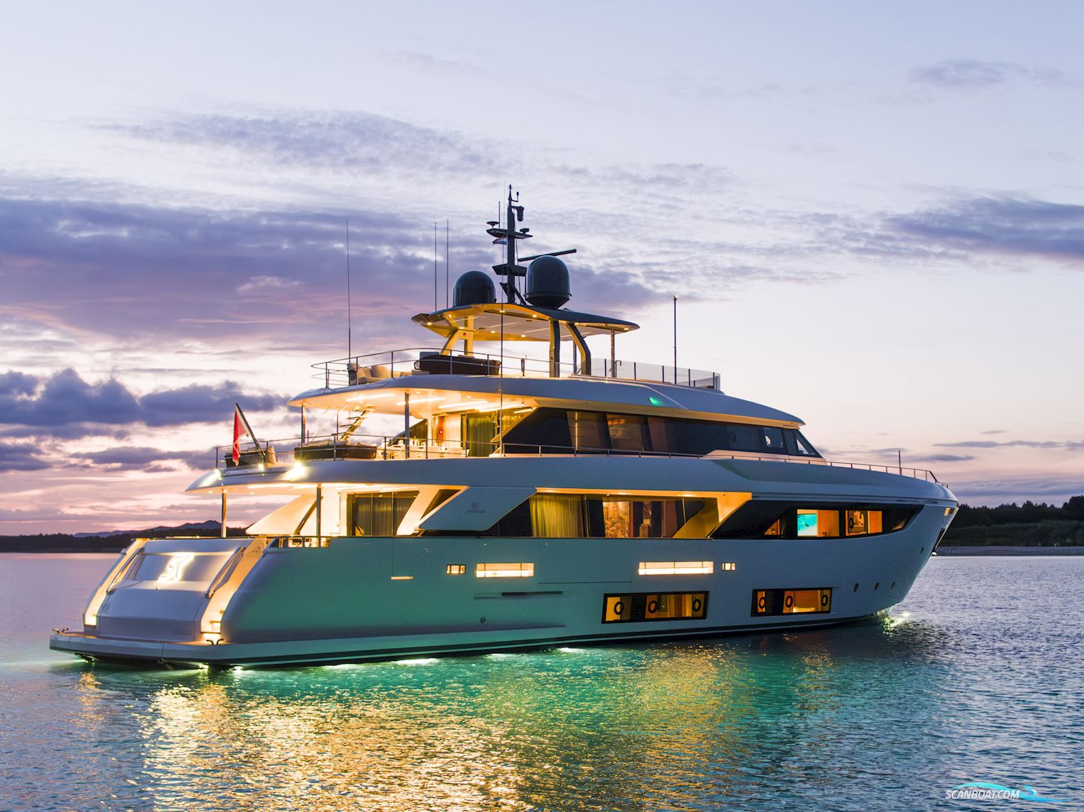 Custom Line Navetta 33