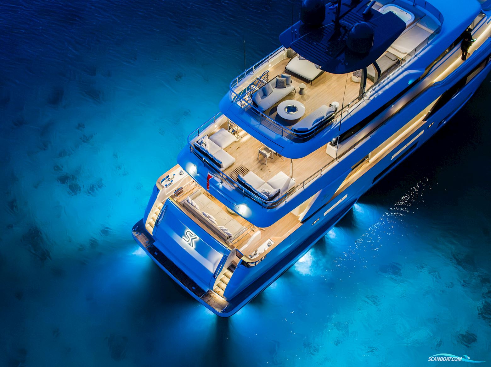 Custom Line Navetta 33