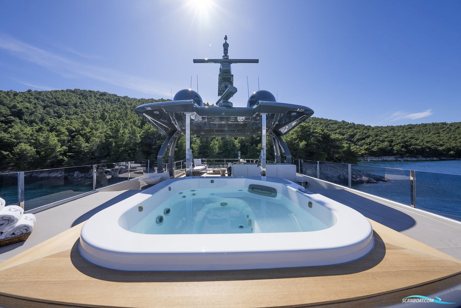 Custom Line Navetta 33