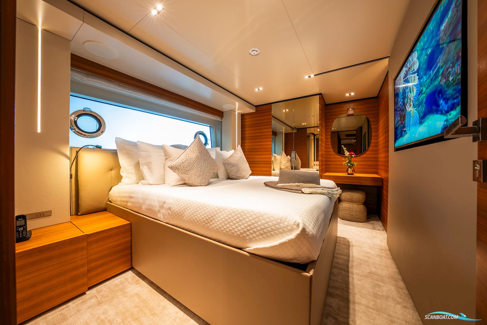 Custom Line Navetta 33