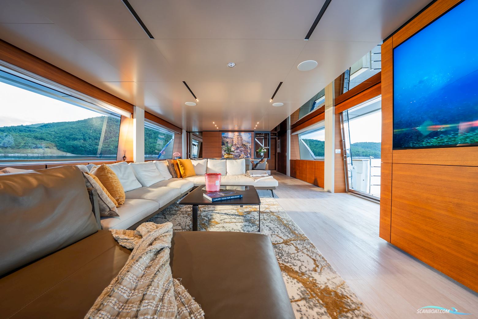 Custom Line Navetta 33