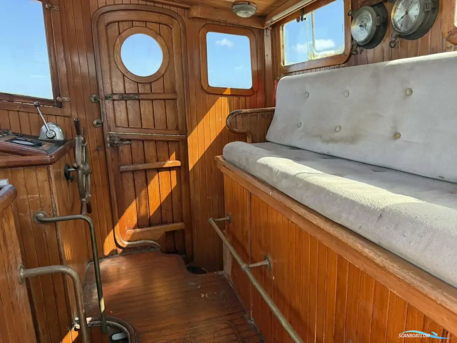 Custom Lord Nelson Victory Tug 37